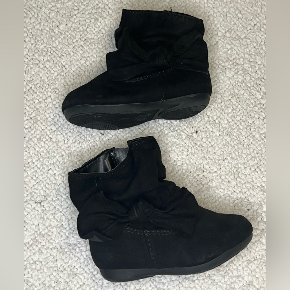 Toddler, girl boots, size 3, slightly worn